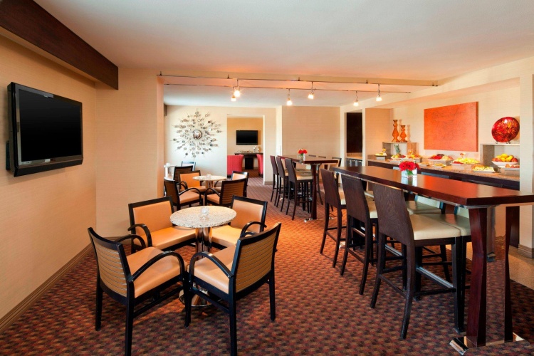 Standard Quadruple Club room