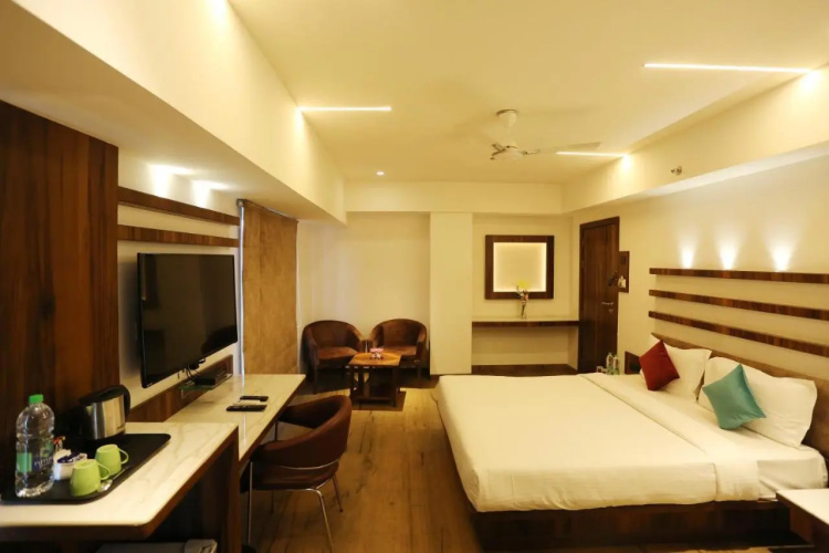Pravasa Hotel, Indore