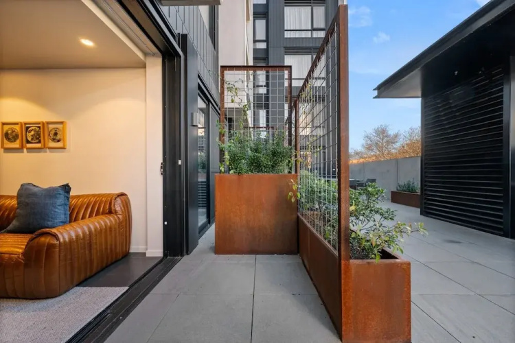 Convenient Braddon Studio With Parking