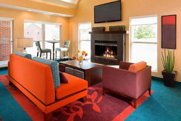 MainStay Suites Appleton Airport - Fox River Mall Area