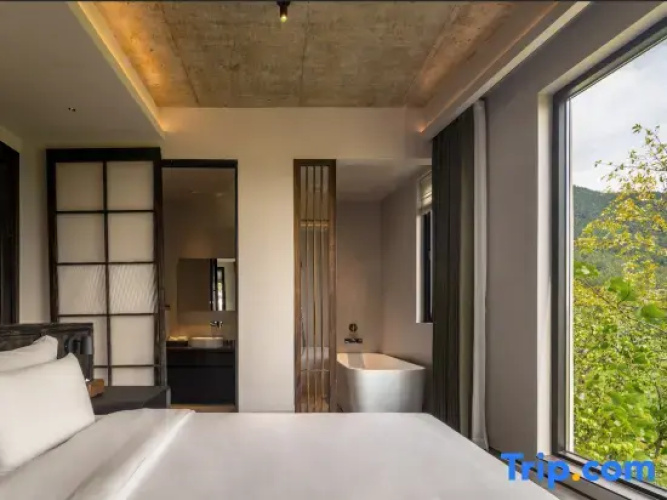 Deluxe Family Suite