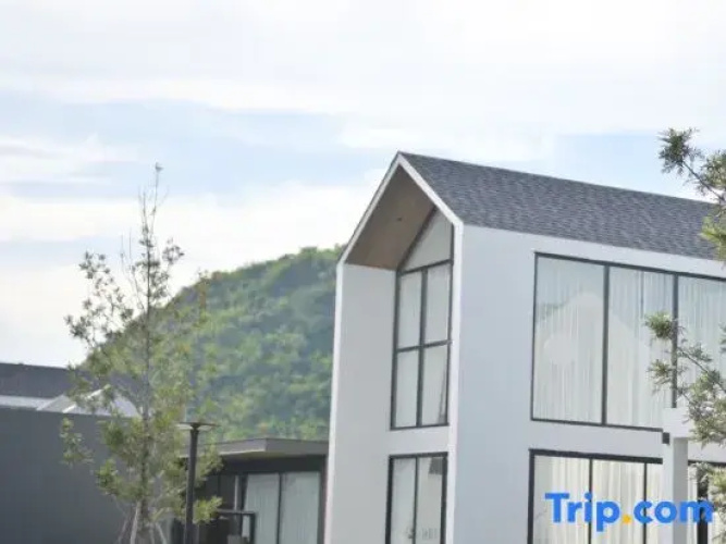 8 Valley KhaoYai