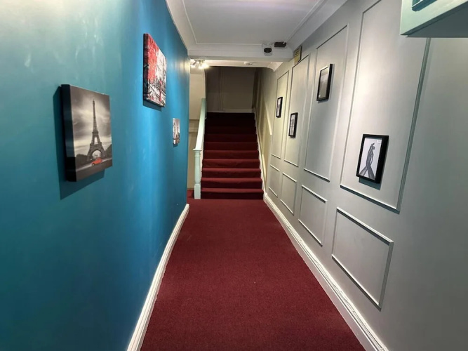 Studio Sleeps 3 - Pet Friendly
