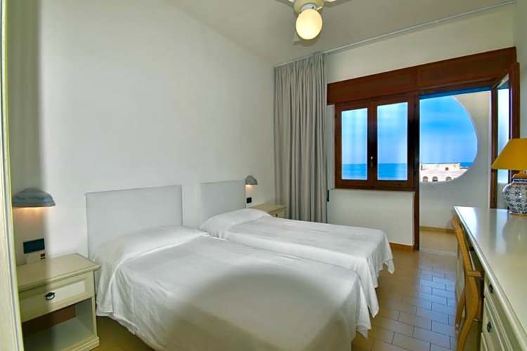 Quadruple room with sea view