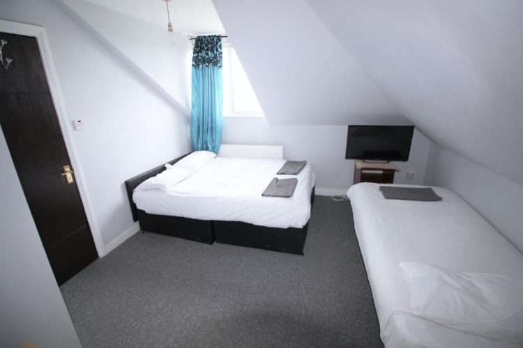 Standard Triple room