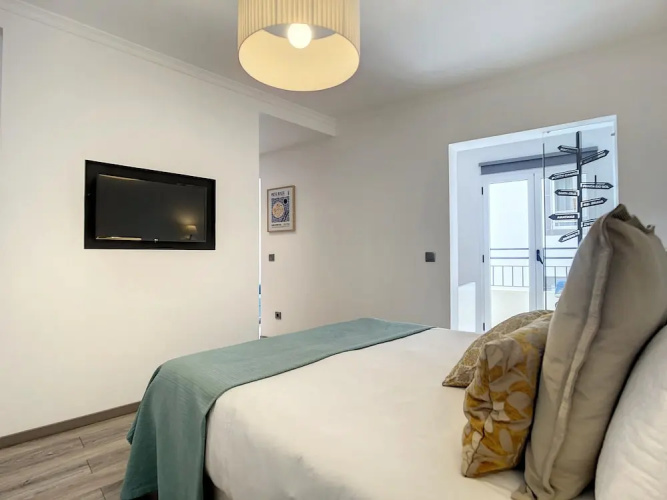 Cosy Central by Atlantic Holiday