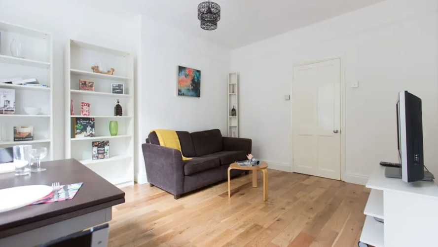 Bright 2BR Flat in St. Katharine's Docks