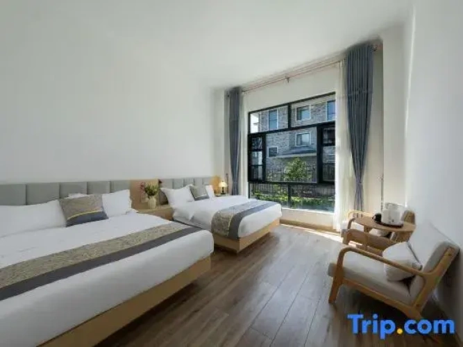 Standard Twin room with balcony