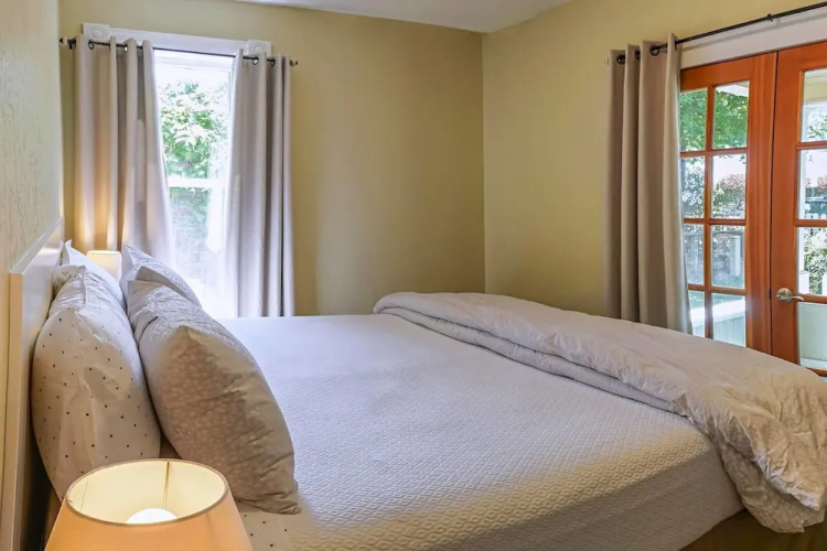 Pioneer House - South Suite