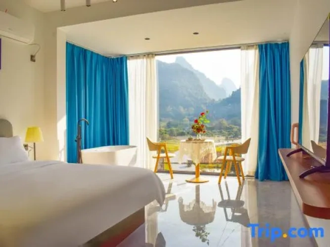 Standard Twin room with mountain view