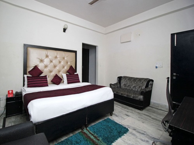OYO 9069 Hotel WP 13