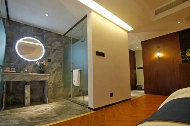 Standard Twin room with view