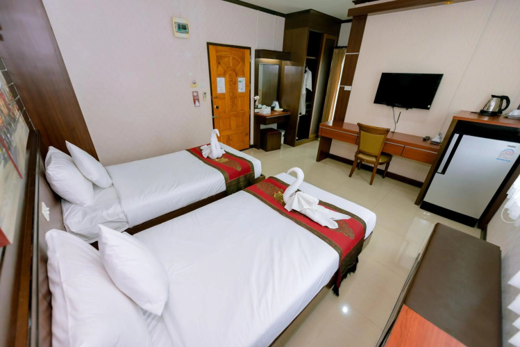 Bander Hotel