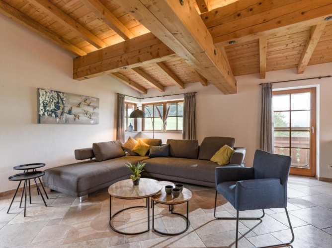 3 Bedrooms Apartment