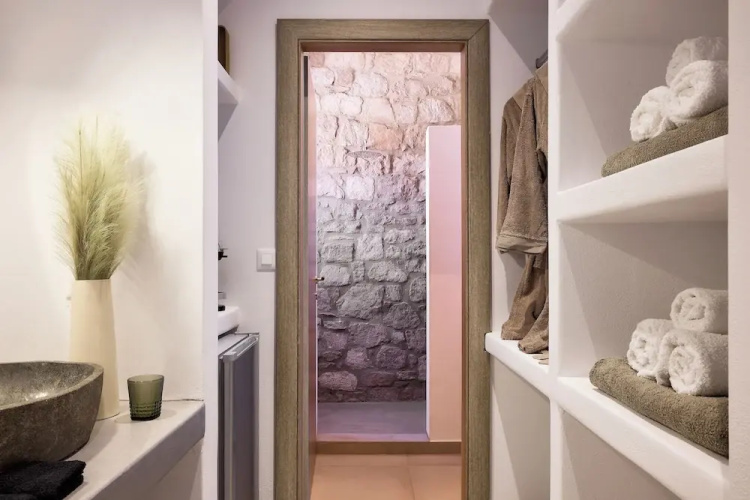 Kedros Milos Suites