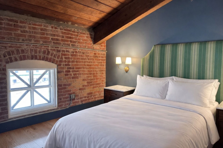 The Laurel Hotel