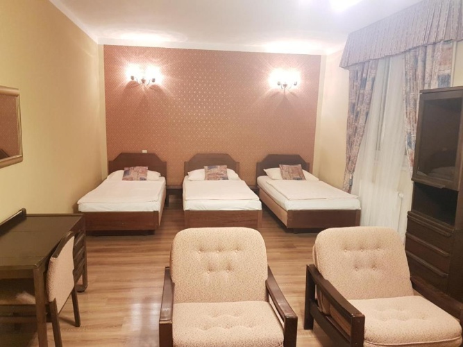Standard Triple room