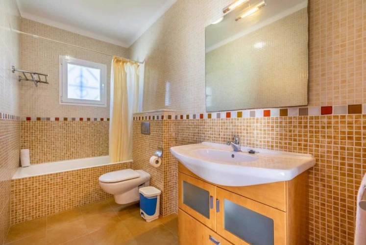 3 Bedrooms Cottage