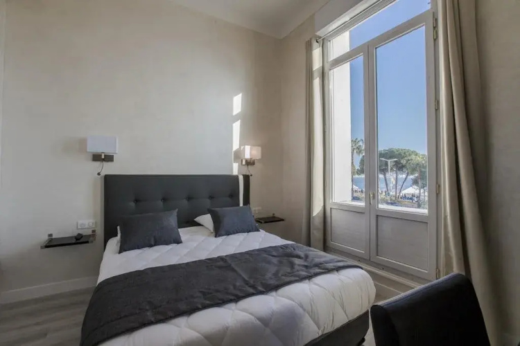 Htel Bleu Rivage