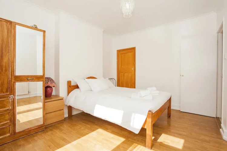 Spacious Shepherds Bush Apartment With Garden