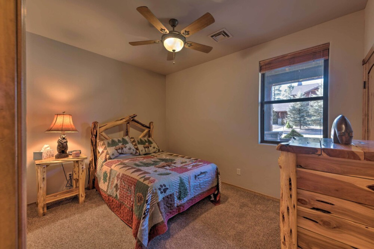 Spacious & Lovely Getaway w/ Deck in Show Low!