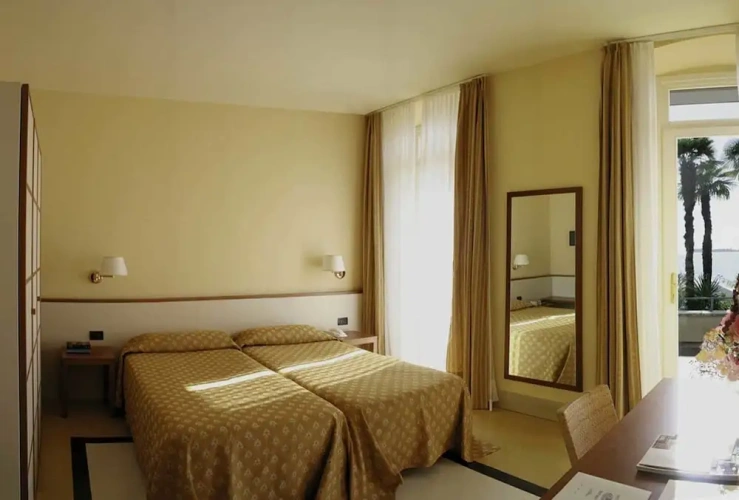 Classic Double room with balcony and with lake view