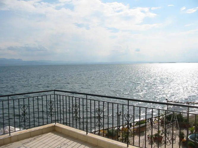 Artemis Hotel