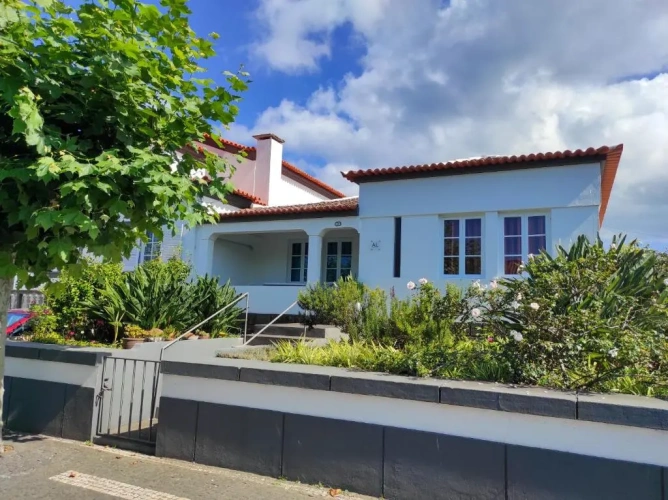 3 Bedrooms Cottage