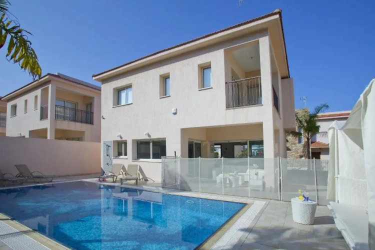 3 Bedrooms Villa
