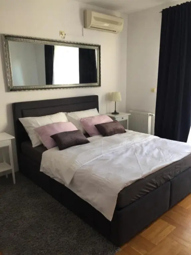 Studio apartman Lara ***
