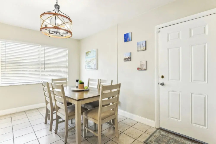 Jensen Beach Home: Walk to Beach Access!
