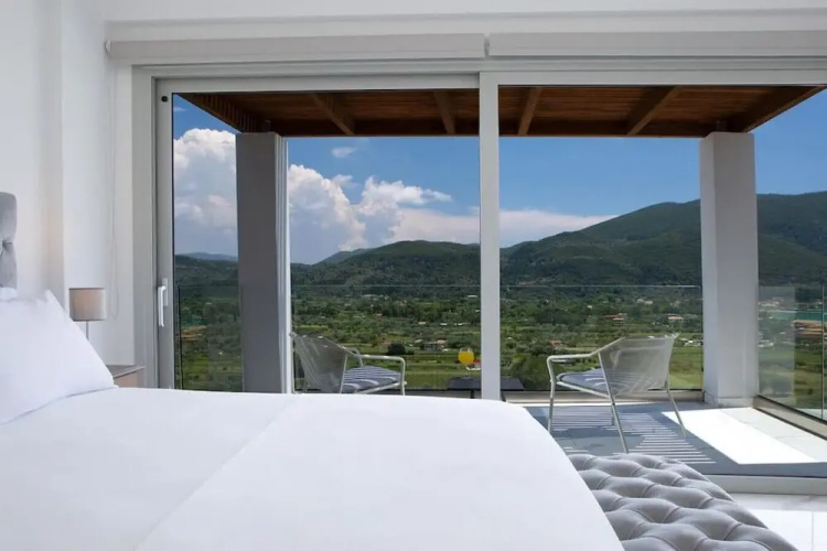 Villa O OFF White in Lefkada