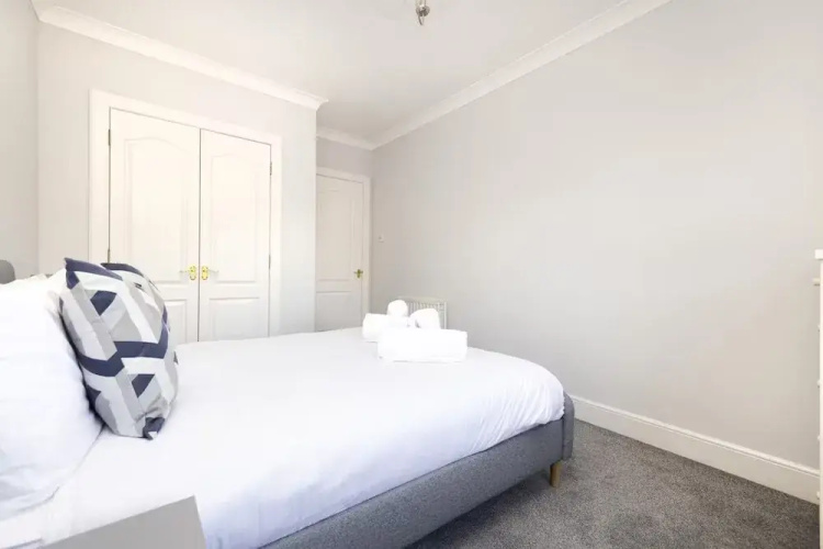 Modern Flat with Free Parking