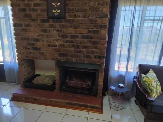 4 Bedrooms Cottage