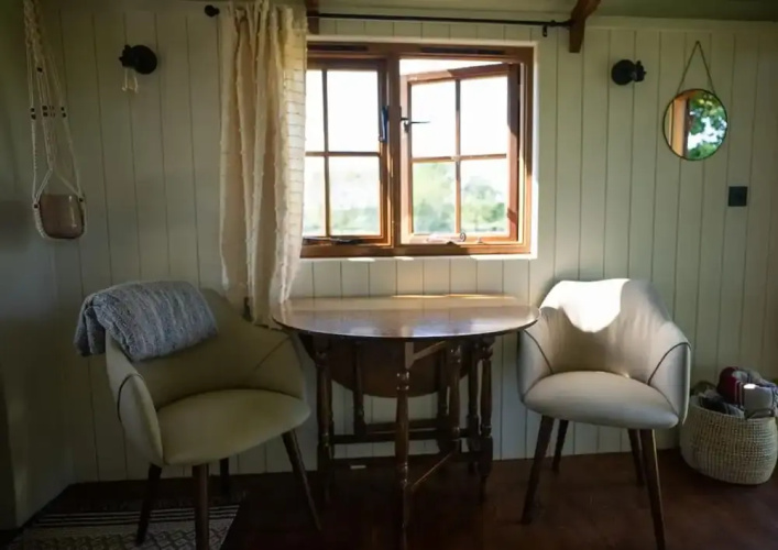 Harbour Ranch Hut - Rustic Countryside Escape