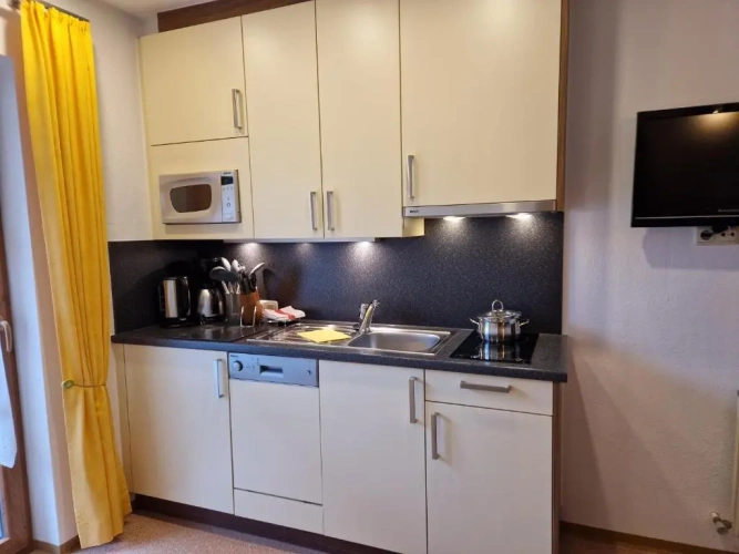 3 Bedrooms Apartment