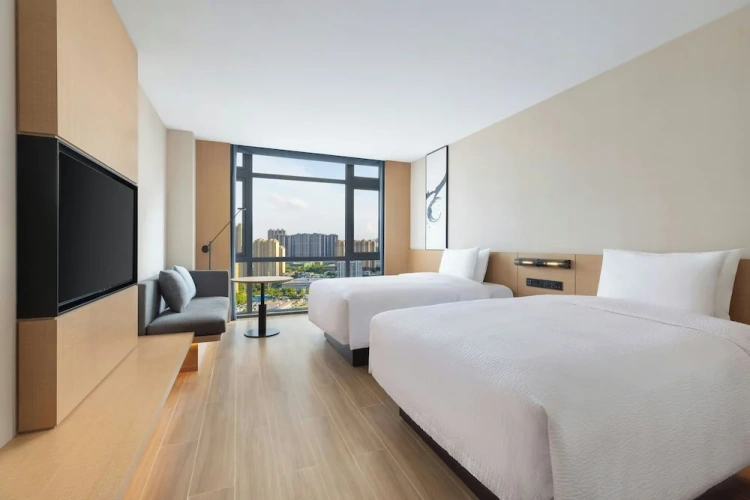 Superior Quadruple room with city view