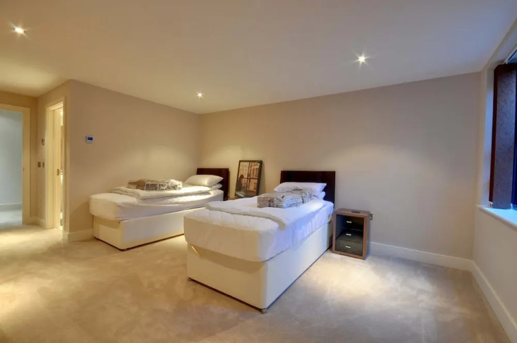 6 Sandbourne