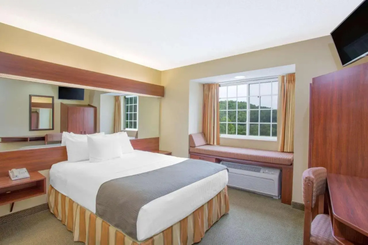 Microtel Gassaway Sutton