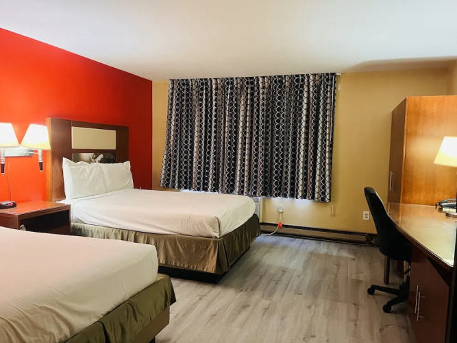 Motel 6 Iron Mountain