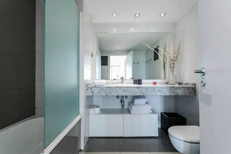 Stylish 2bed/2bath With Swimming Pool