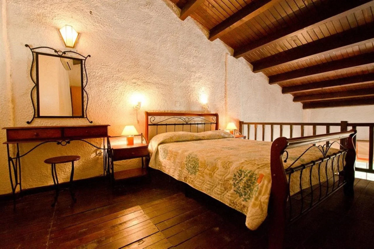 Delphi Hotel