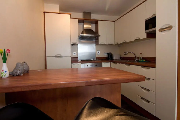 Ivy/Albion Apartments