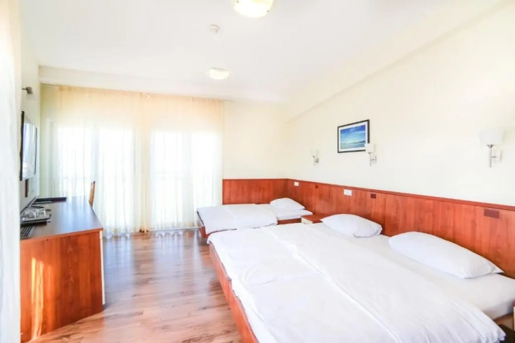 Standard Triple room with balcony