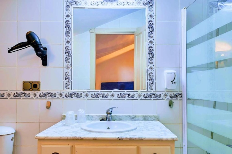 Deluxe Single room