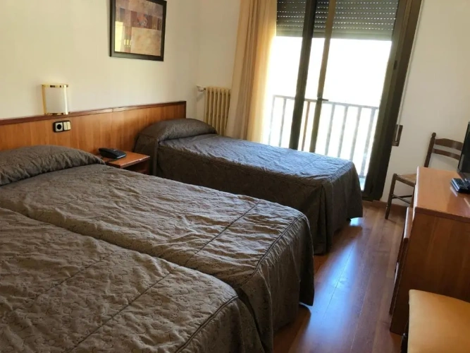 Standard Triple room