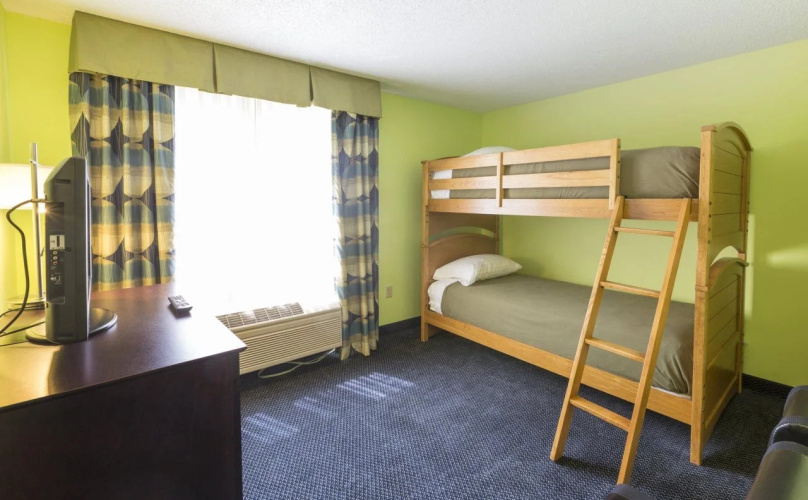Holiday Inn Express & Suites St Joseph by IHG