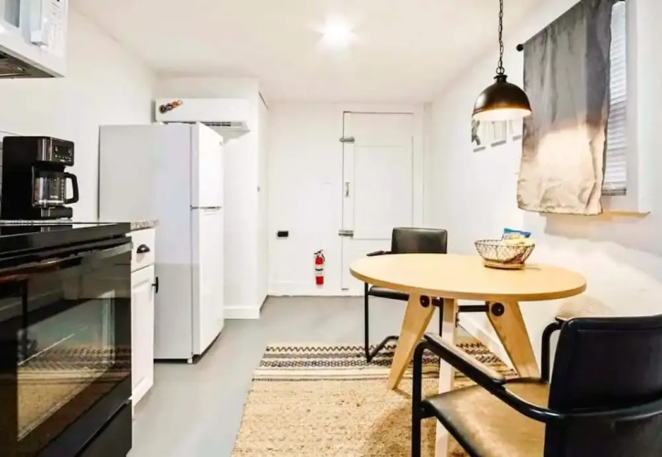 Rustic Gem 5min-asian District Full Kitchen