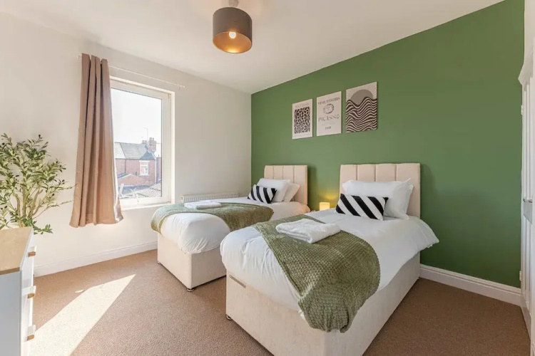 Host Stay Farman Road