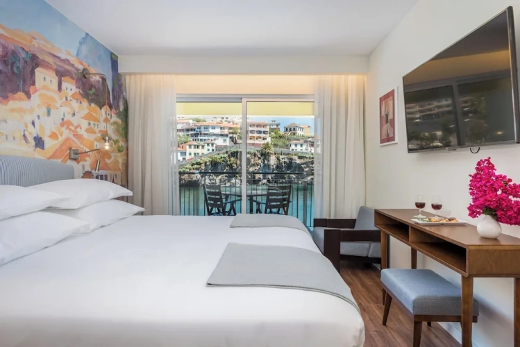 Superior Double room with balcony and with bay view